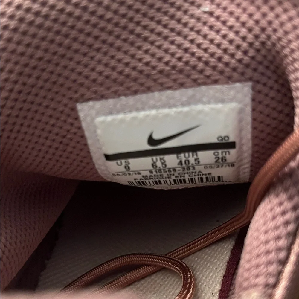 Nike Presto Fly Mauve Sneakers, size‎ 9